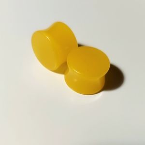 5/8" Yellow Acrylic Double Flared Plugs